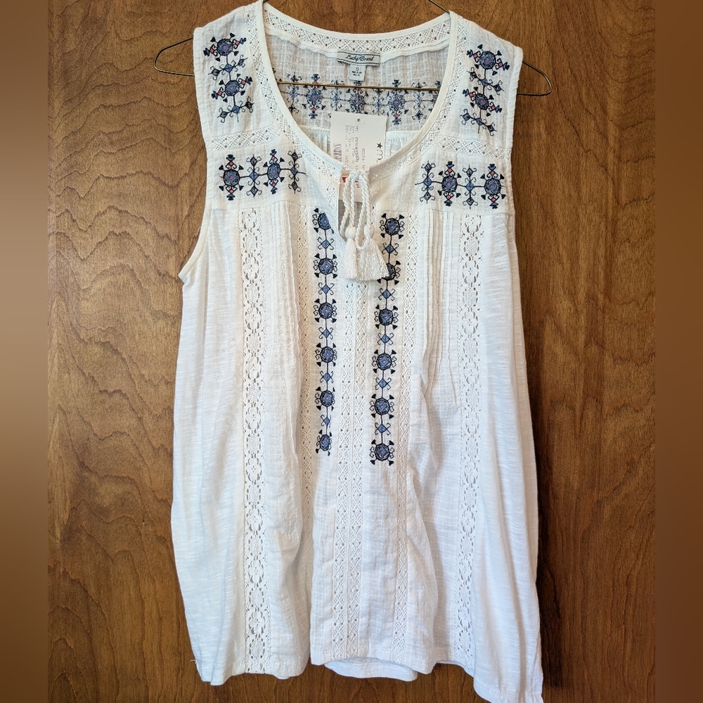 NEW Lucky Brand White and Navy Embroidered Blouse
